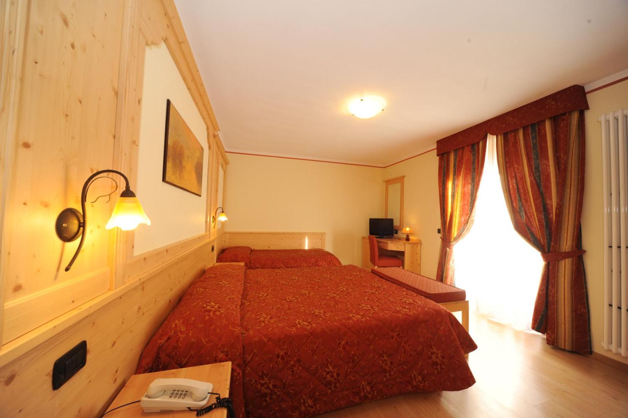 Hotel Canada Pinzolo Dış mekan fotoğraf